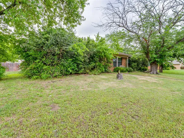 2709 Summit View Dr, Bedford, TX 76021