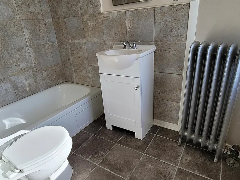 42 N State St #13 — Photo 13