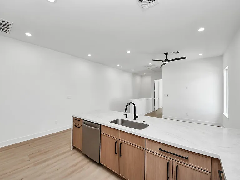 4607 Gunter St #B — Photo 13