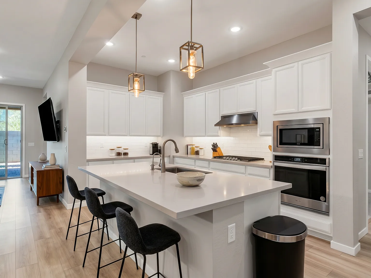 3 bed, 2.5 bath, 2524 sqft, $2,800 — Photo 3