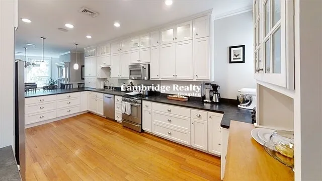 7 Strathmore Rd #2T — Photo 3