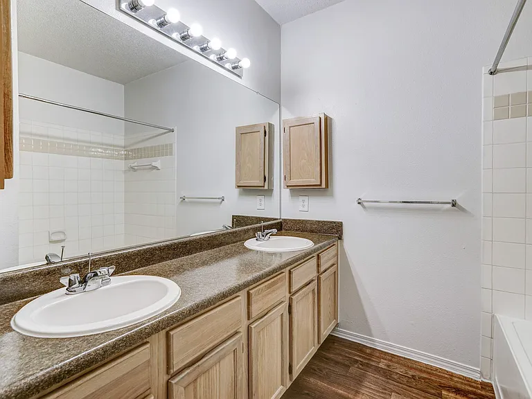 Saxony at Chase Oaks Apartments — Photo 29