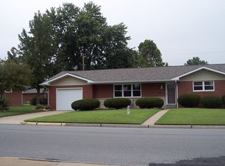 213 W Field Dr, Red Bud, IL 62278