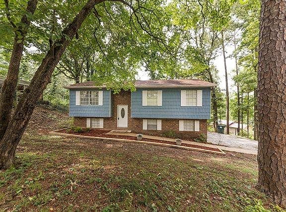 3rd image of 4010 Lynncrest Dr NE