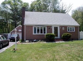 32 Nyes Ln, Acushnet, MA 02743
