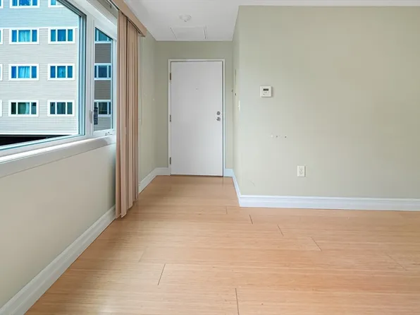 35 Desmoines Rd APT 210, Quincy, MA 02169