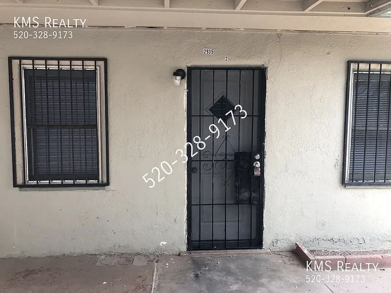 2935 N Alvernon Way #2 — Photo 3