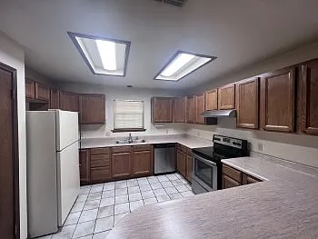 1020 Madeline St — Photo 3