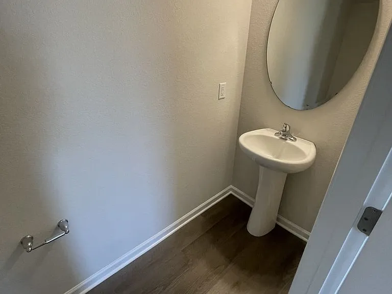 1100 Peony Ln — Photo 13