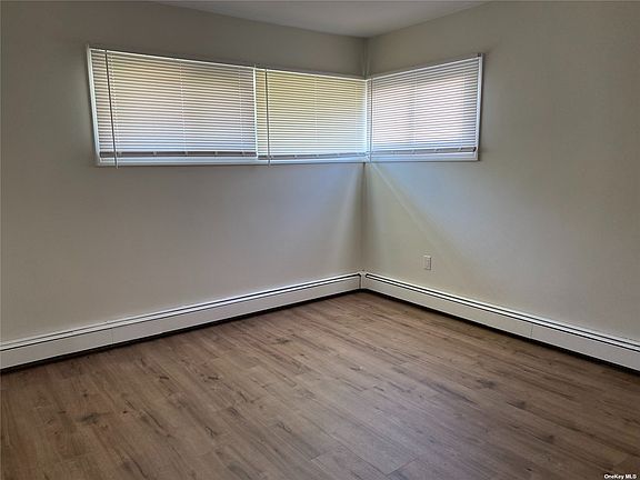 5th image of 12 Hardy Ln