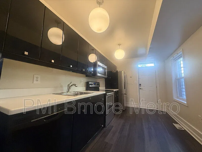 3 bed, 2.0 bath, $2,025 — Photo 3
