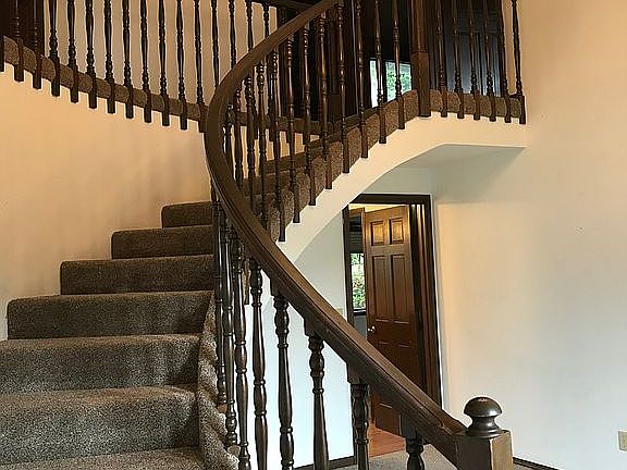 3rd image of 119 Alturas Dr