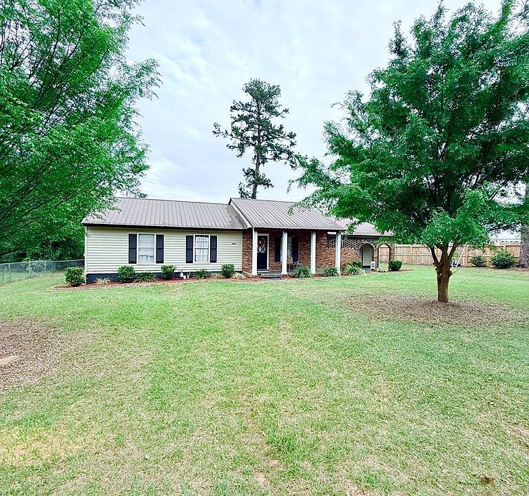 1st image of 1004 Letitia Ave N