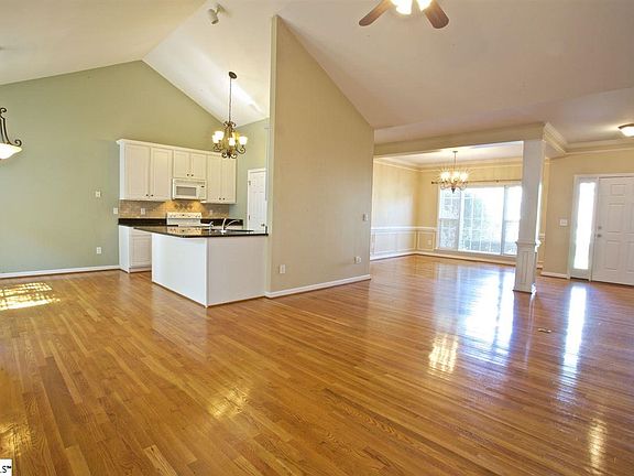 4th image of 19 Pinehurst Green Way