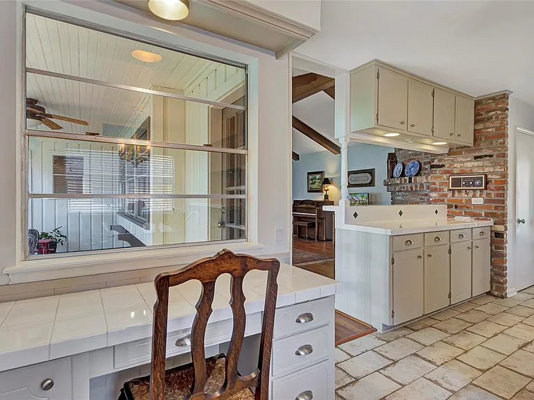 18623 Prince William Ln — Photo 16