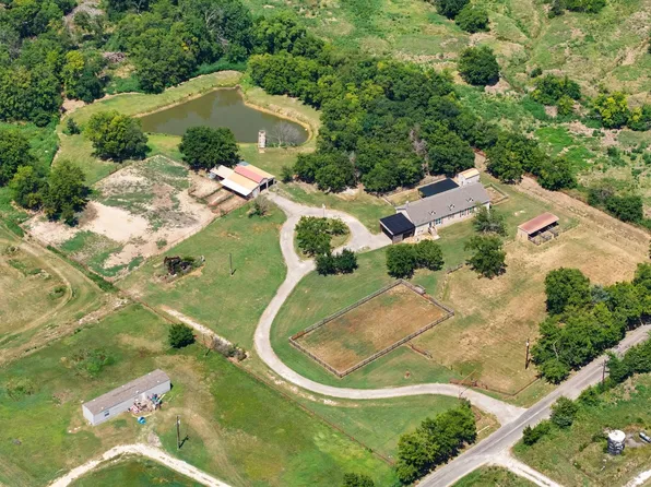 1135 Leo Andrews Rd, Whitesboro, TX 76273