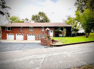 101 Poindexter St, Pineville, MO 64856