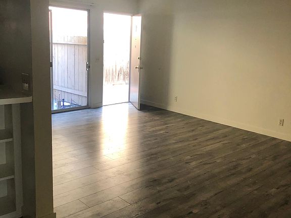 3rd image of 3514 Mentone Ave #5