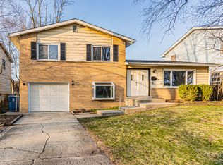 1502 W Catalpa Ln, Mount Prospect, IL