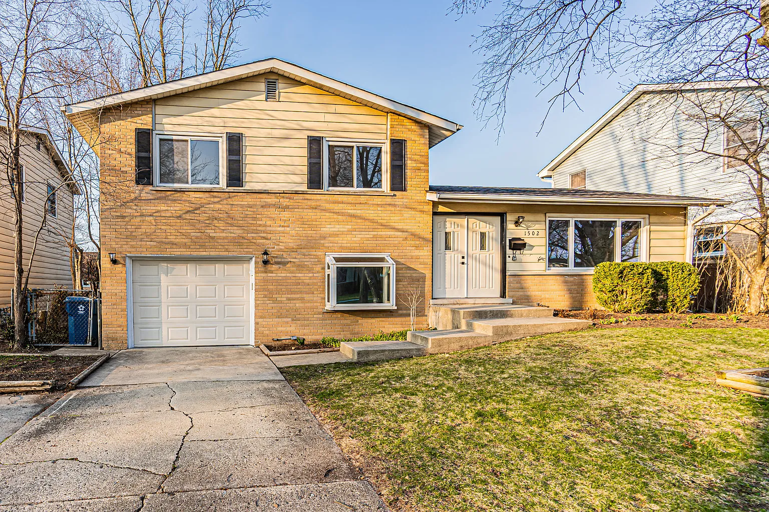 1502 W Catalpa Ln photo 1