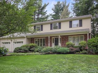 27 Hemlock Rd, Andover, MA 01810