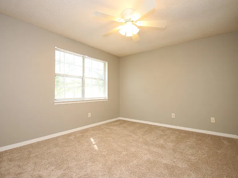 416 Waycross Ave — Photo 16