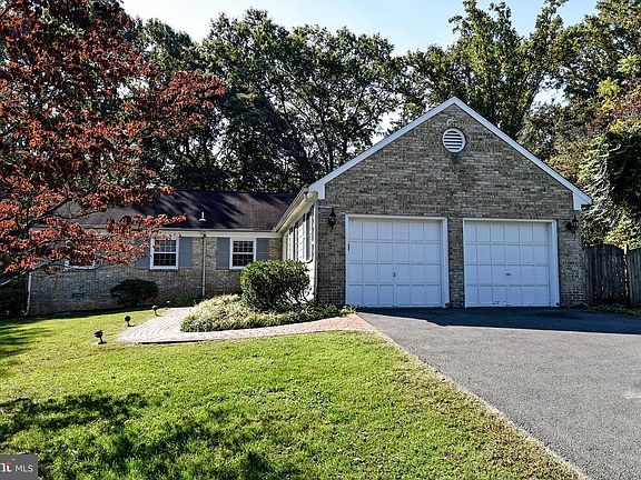 3rd image of 7905 Stirrup Cup Ln
