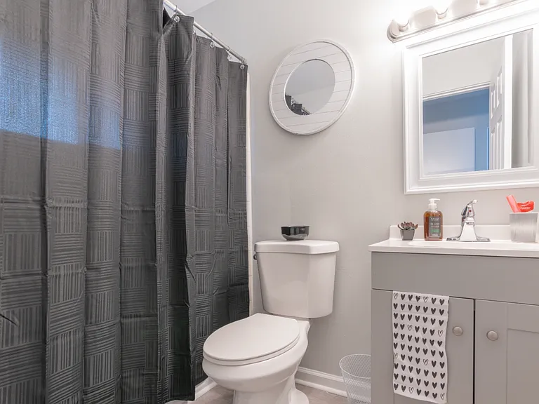 Carpenter Apartments — Photo 10