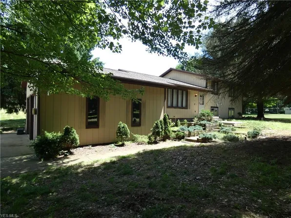 9992 Infirmary Rd, Mantua, OH 44255