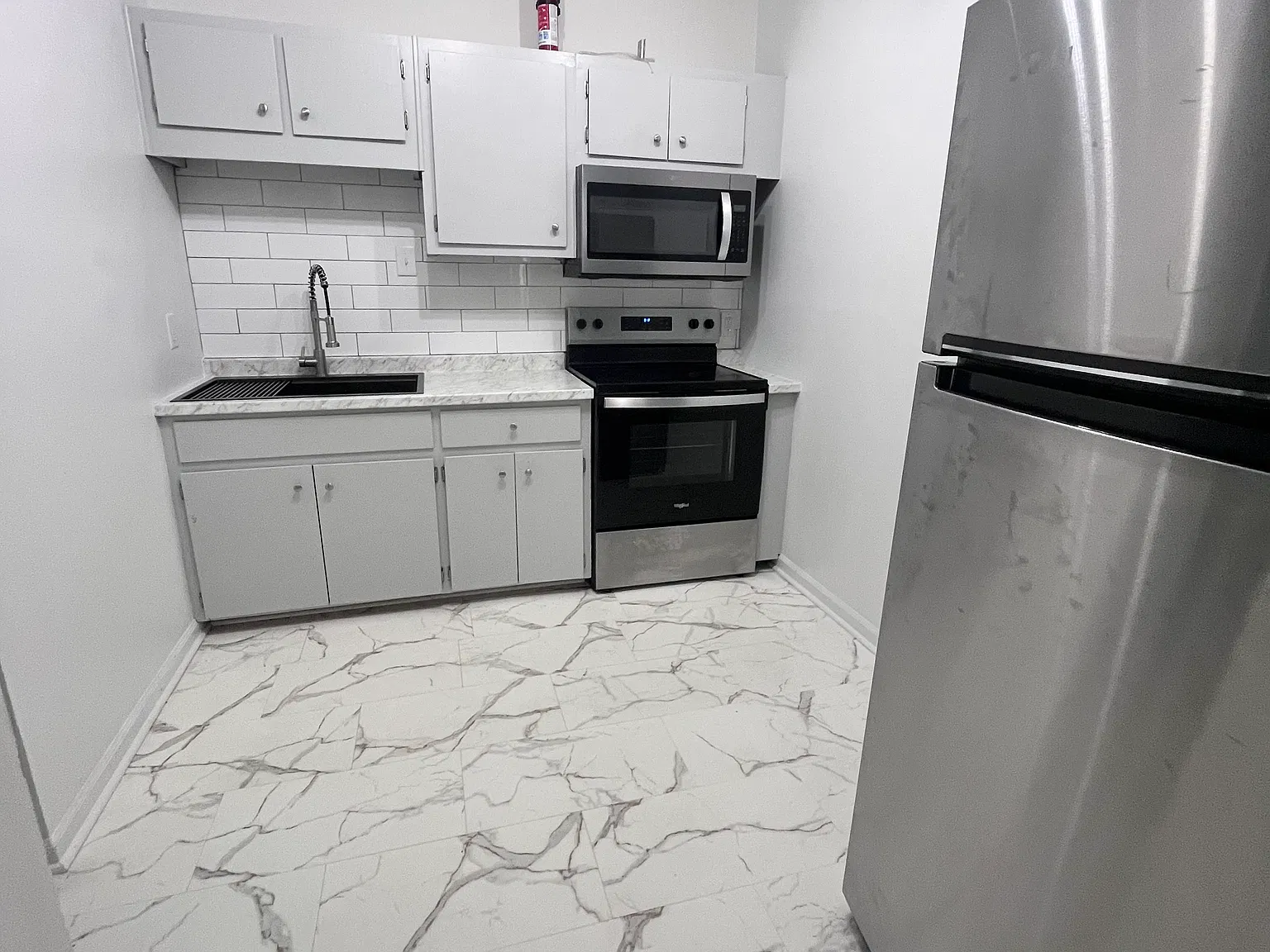 1 bed, 400 sqft, $900 — Photo 2