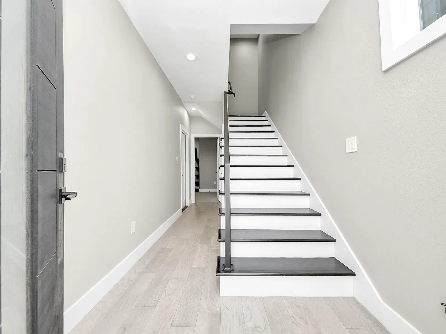 3 bed, 3.5 bath, 2477 sqft, $3,000 — Photo 4