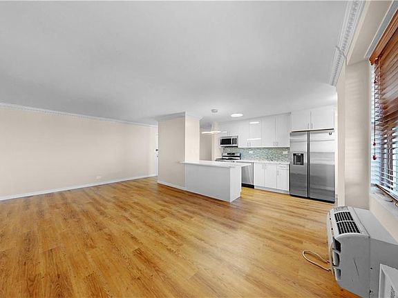3rd image of 2483 W 16th St APT 12F