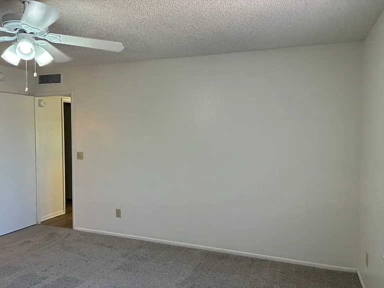 3672 W Oakland St — Photo 19
