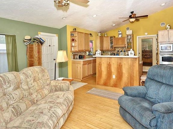 4th image of 2842 Olympic St