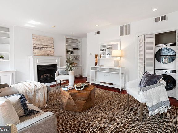 2nd image of 903 Clinton St APT 3F