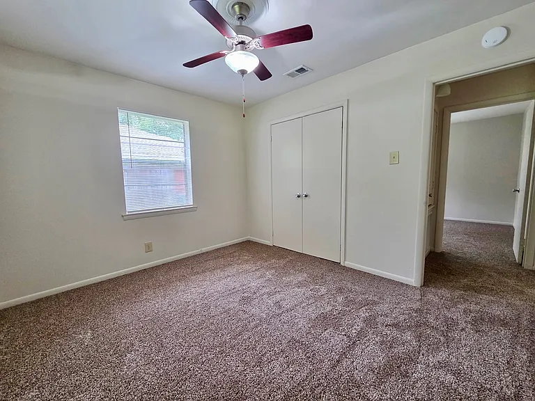 204 E Tuttle Rd — Photo 7