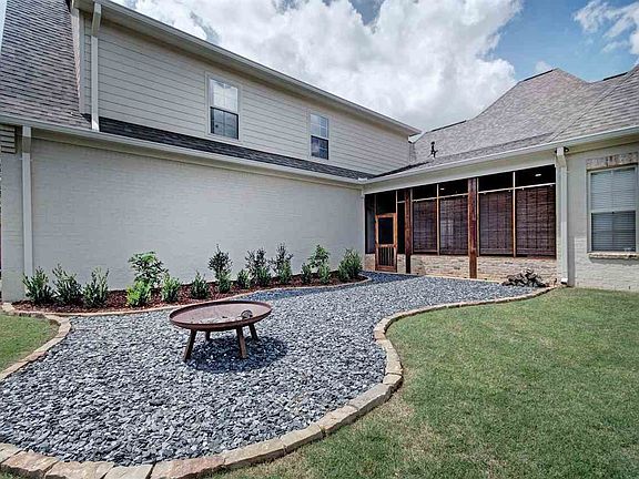 4th image of 108 Stone Creek Dr