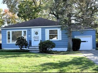 4932 S Sedgewick Rd, Lyndhurst, OH 44124