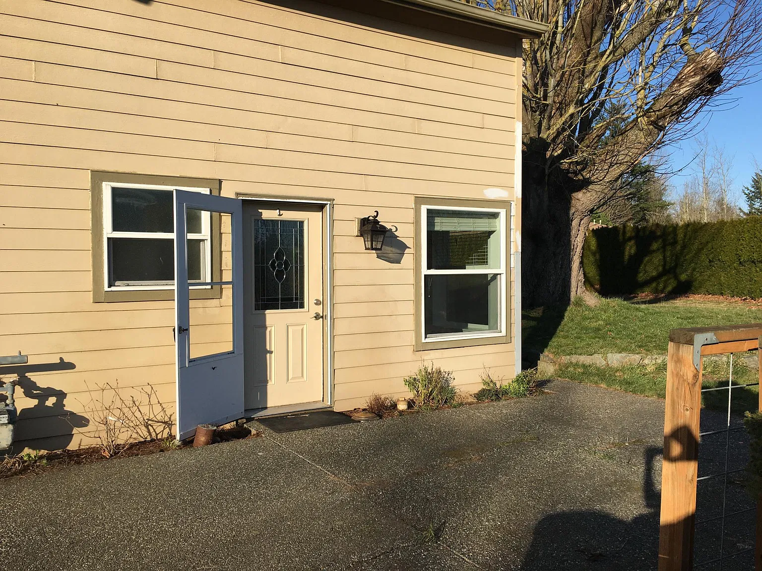 934 W Axton Rd — Photo 2