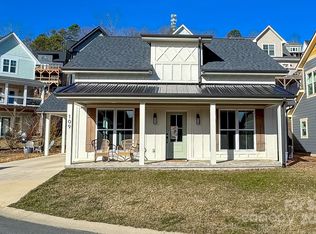 109 Chepstow Pl, Black Mountain, NC 28711