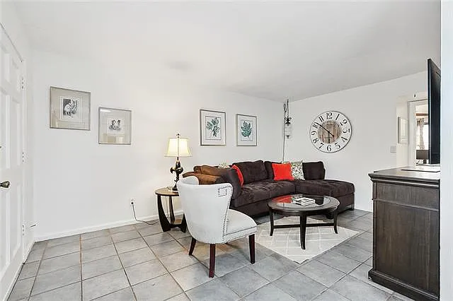 2 bed, 1.0 bath, 710 sqft, $1,350 — Photo 4