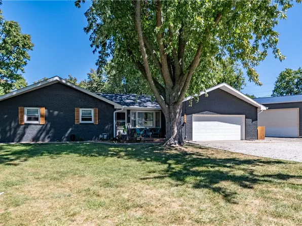 2222 Sands Dr, Decatur, IL 62526