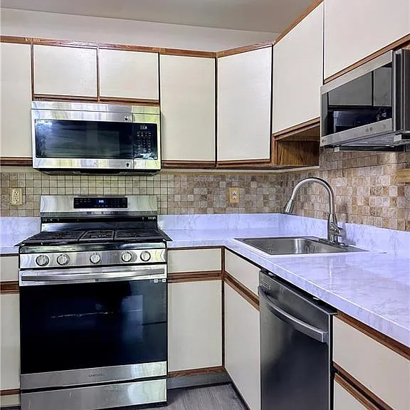 1211 Woodhaven Dr #1211 — Photo 5