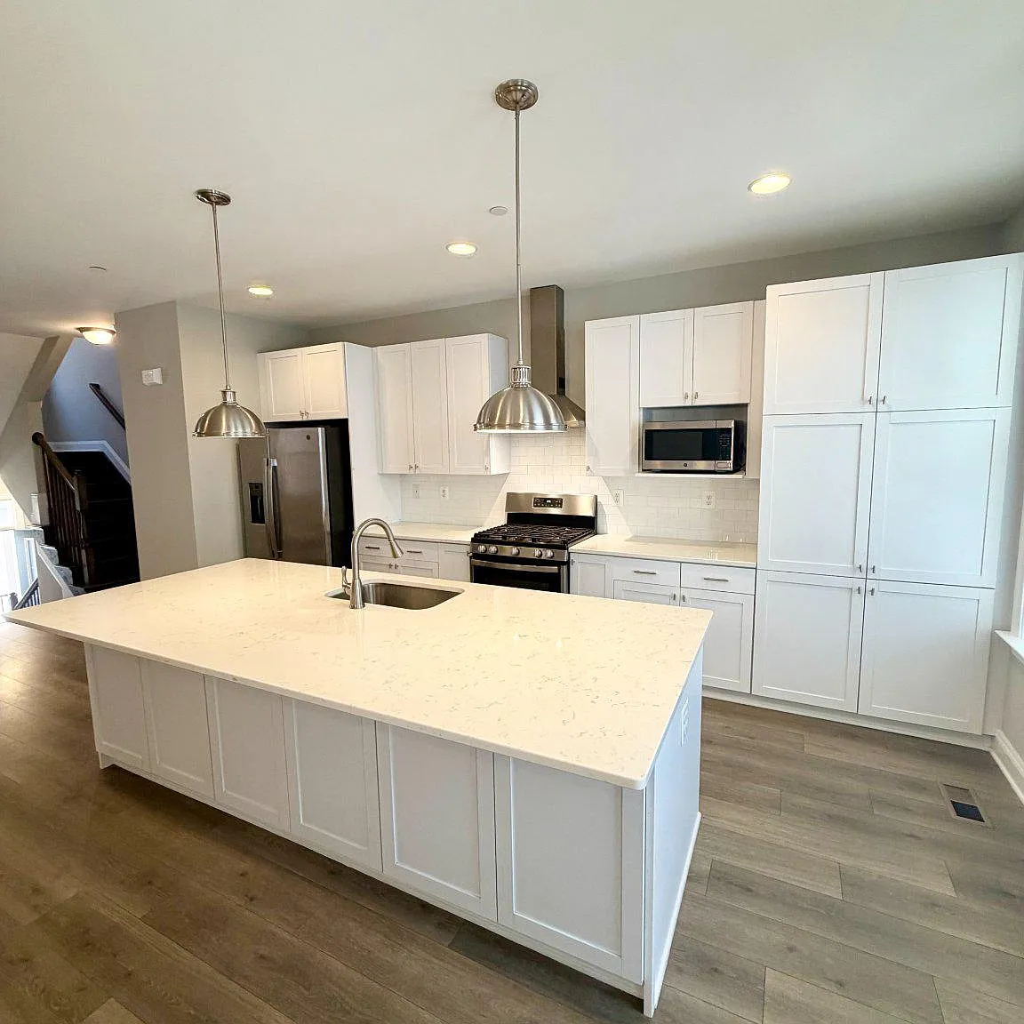 4 bed, 3.5 bath, 2200 sqft, $3,200 — Photo 2