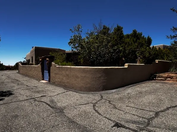 7 W Azulejo Ct, Santa Fe, NM 87508