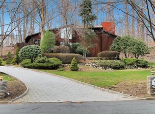 68 Hopper Farm Rd, Upper Saddle River, NJ 07458