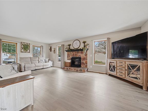 3rd image of 2623 Captens St NE