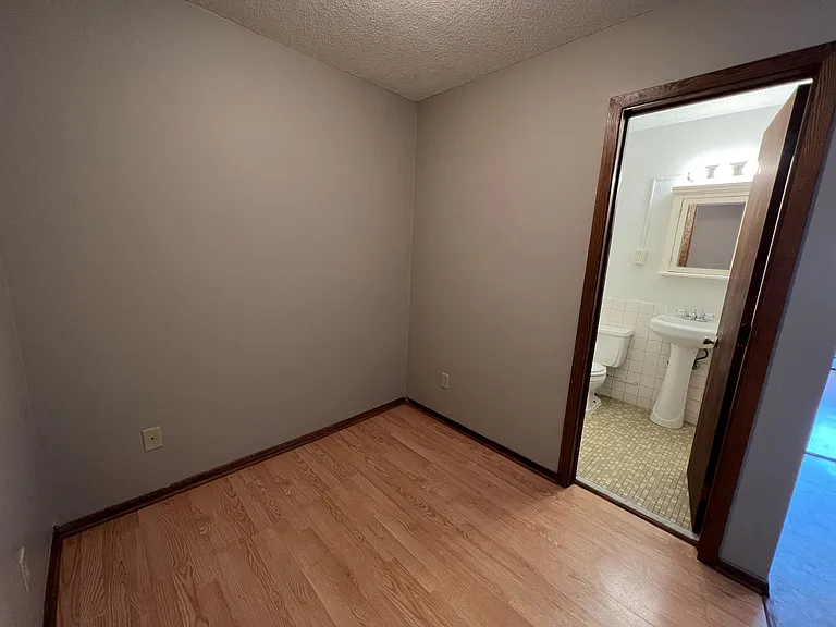 2535 Clinton Ave — Photo 10