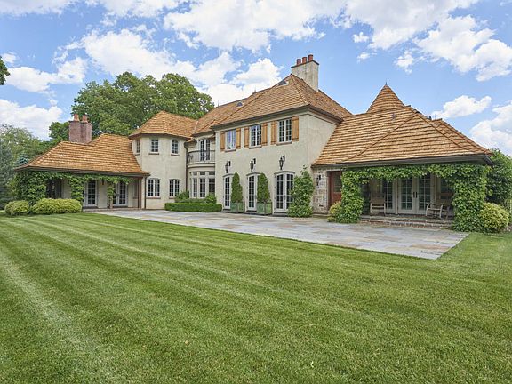 2nd image of 8 Auldwood Ln