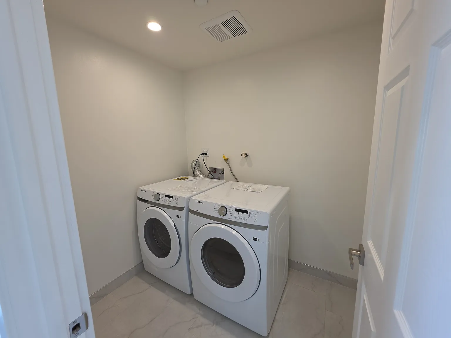 3 bed, 2.5 bath, 1350 sqft, $3,795 — Photo 3